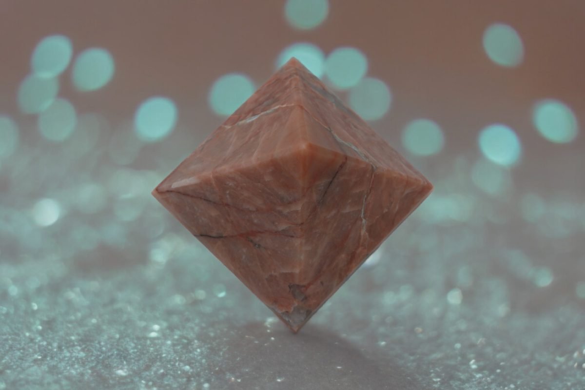 Peach Moonstone pyramid | Support During Difficult Times – 50mm